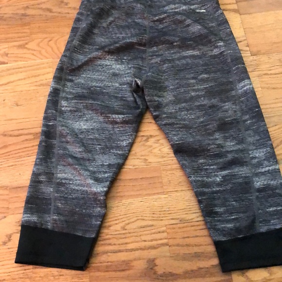Adidas climalite capris size L - Picture 3 of 4